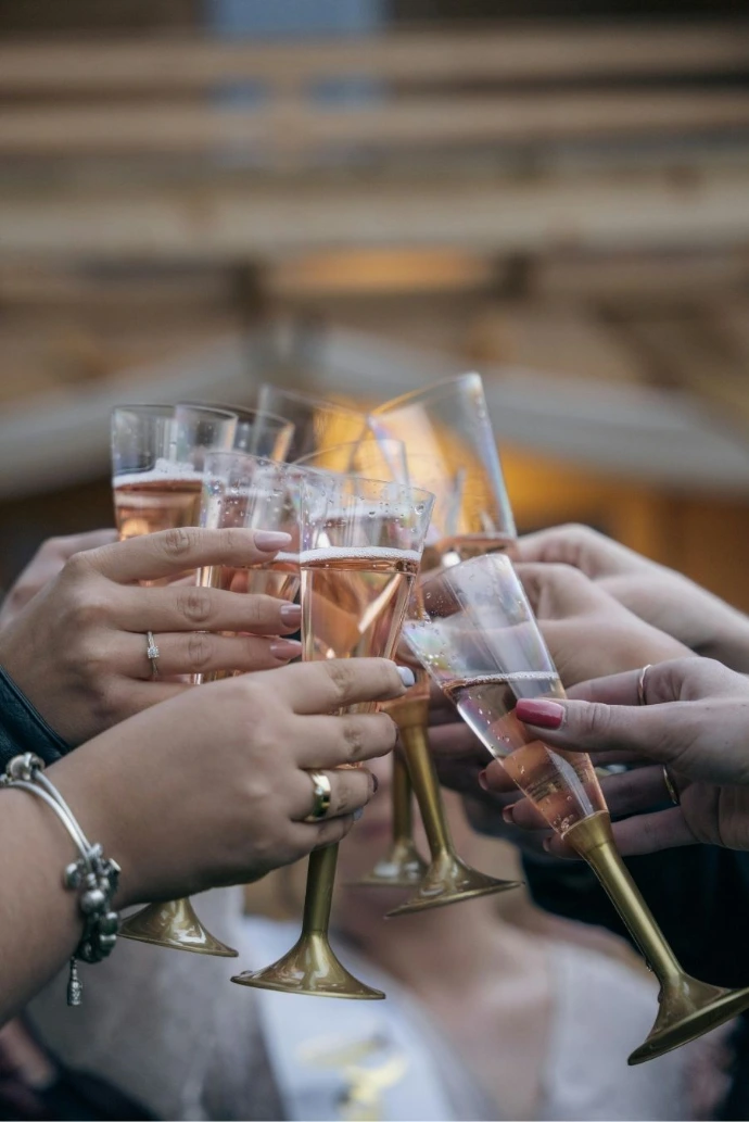 Événement d’entreprise avec networking et cocktail organisé par une agence événementielle suisse